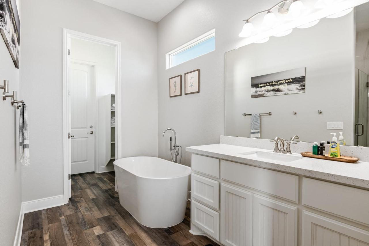Stylish 4Br Crystal Beach Retreat Walk To Beach Bolivar Peninsula Dış mekan fotoğraf